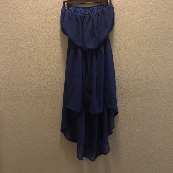 Strapless mid-length flowy dress - Picture 2 of 3